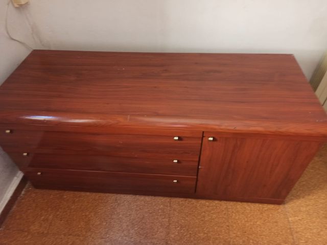 Mueble de salón madera y cristal