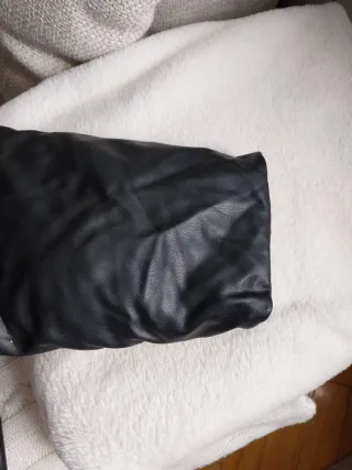 Cazadora polipiel ZARA negra T.XS