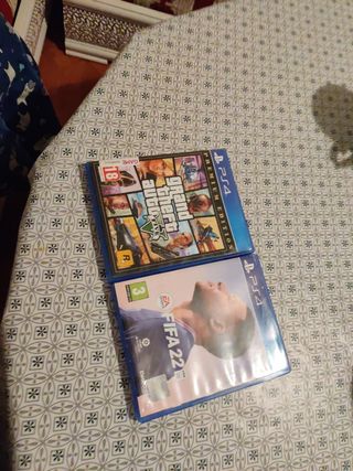 Juegos PS4: GTA V y FIFA 22