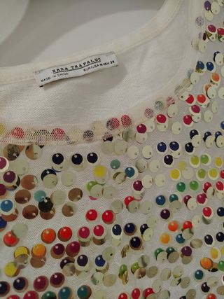 Camiseta fiesta Zara lentejuelas multicolor