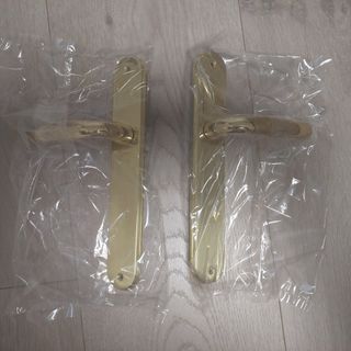 Manillas de puerta nuevas+ la de entrada. 7 juegos