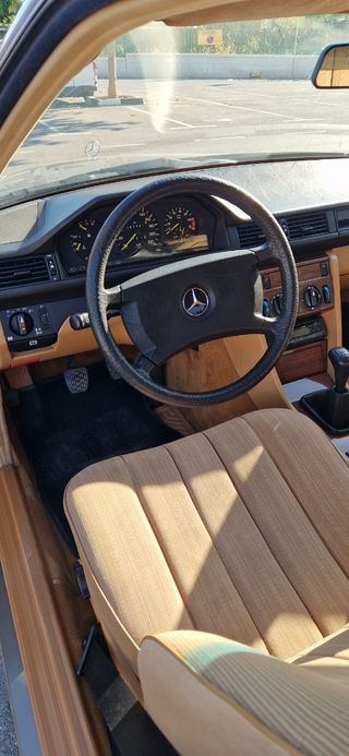Mercedes-Benz 230 1988