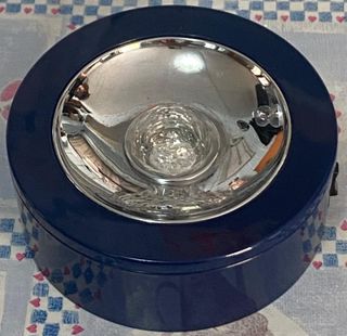 Lampada a pile con accensione a battito