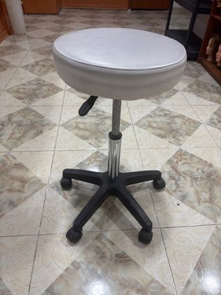 Taburete giratorio con ruedas