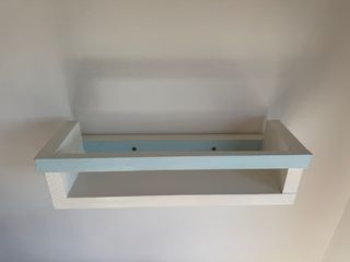 Estantería en madera  de pino blanca y azul