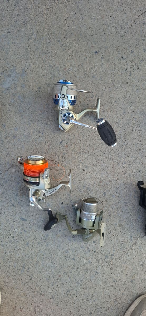 Carretes de pesca variados