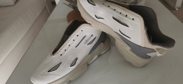 Adidas Zapatillas Beige y Blancas