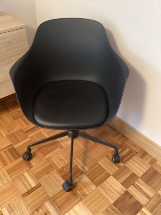 Silla giratoria de escritorio negra