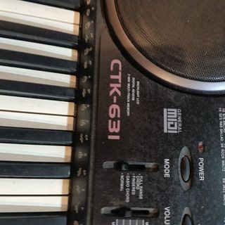 Piano Casio CTK-631 leer todo..