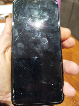    2 Telefoni  rotto nero un lg e uno Huawei 