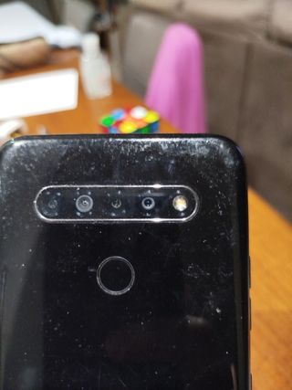    2 Telefoni  rotto nero un lg e uno Huawei 