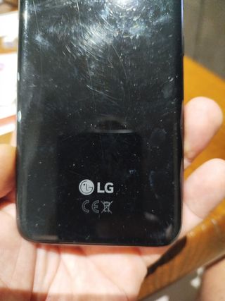    2 Telefoni  rotto nero un lg e uno Huawei 