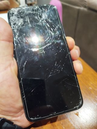    2 Telefoni  rotto nero un lg e uno Huawei 