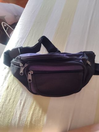 Riñonera negra y morada