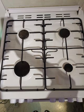 Cocina de gas con horno marca beko