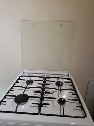 Cocina de gas con horno marca beko