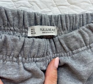 Pantalón de chándal gris con raya lateral