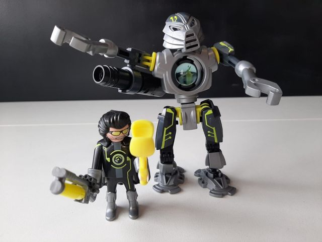 Playmobil Superhéroe y Robot
