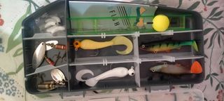 Caña de pescar y carrete nuevos