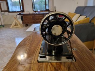 Máquina de coser Alfa antigua