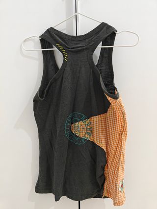 Camiseta tirantes mujer gris y multicolor