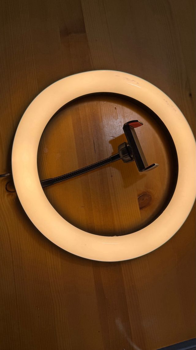 Aro de luz con soporte para móvil