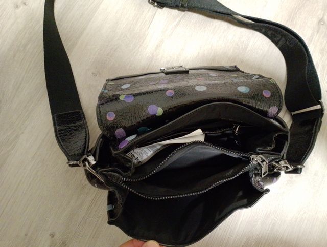 Bolso Negro con Lunares Multicolor
19×12