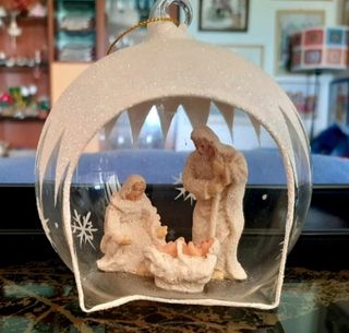 Palla di Natale con presepe