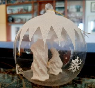 Palla di Natale con presepe