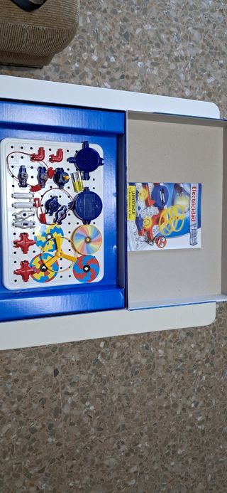 2 juguetes de electricidad