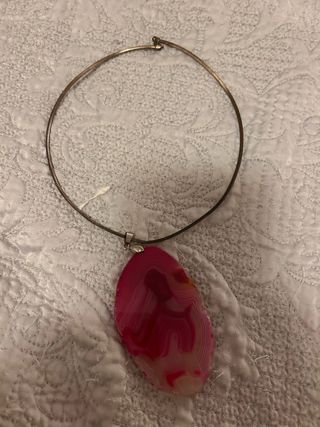 Collar con colgante de ágata rosa