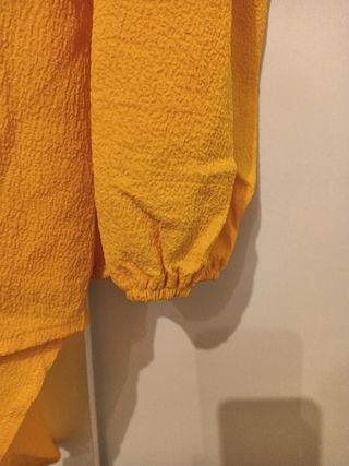 Blusa amarilla manga larga talla XL