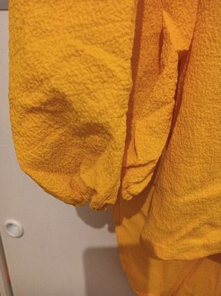 Blusa amarilla manga larga talla XL