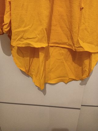 Blusa amarilla manga larga talla XL