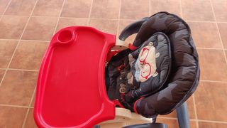 Trona de bebé con estampado divertido