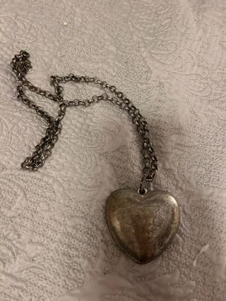 Collar con colgante de corazón plateado