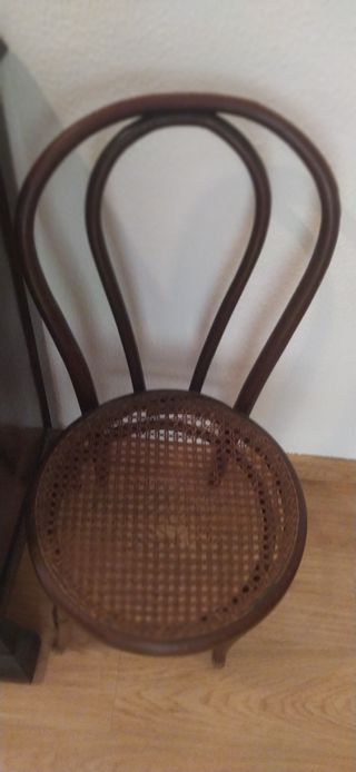 Aparador y 2 sillas vintage de madera