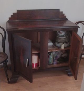 Aparador y 2 sillas vintage de madera