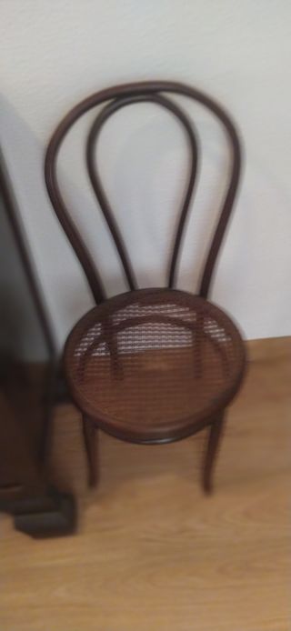 Aparador y 2 sillas vintage de madera