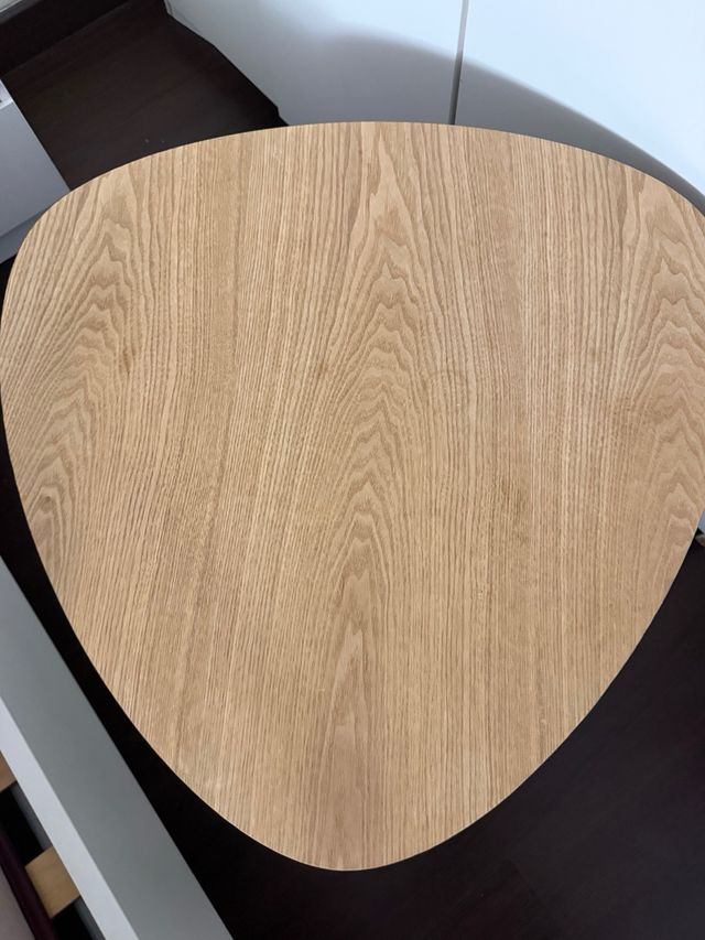 Mesa auxiliar de madera