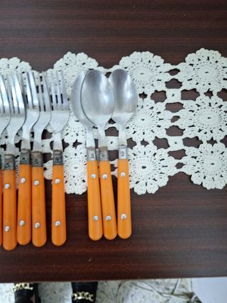 Juego Cubiertos Naranja y Plateado