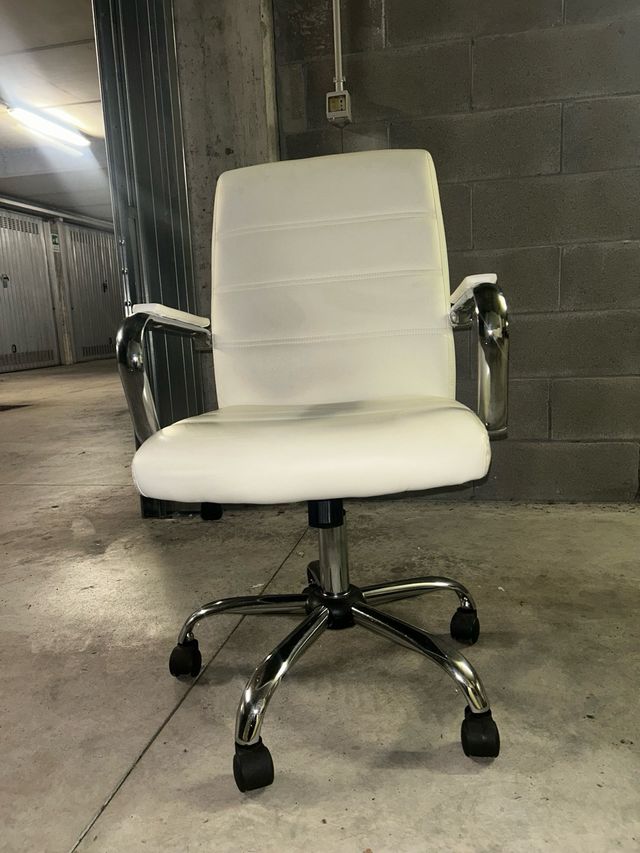 Sedia da ufficio bianca con rotelle,marca amazon