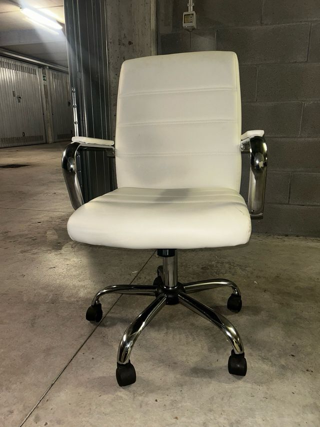 Sedia da ufficio bianca con rotelle,marca amazon