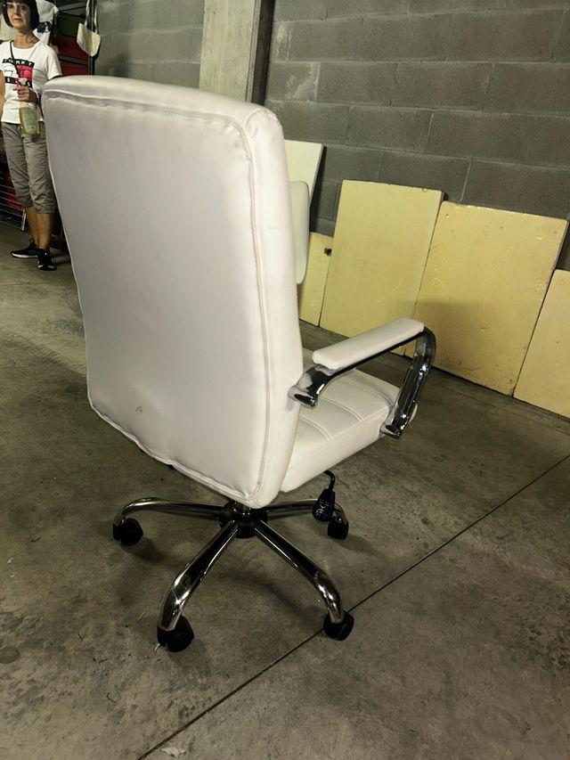 Sedia da ufficio bianca con rotelle,marca amazon