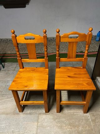 2 Sillas de madera por 10€