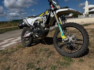 Husqvarna FE 350 2019
moto enduro husky FE350 