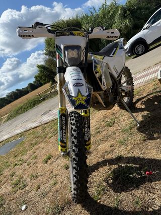 Husqvarna FE 350 2019
moto enduro husky FE350 