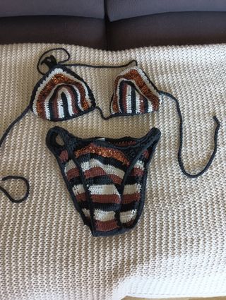 Top y bikini estilo ibicenco