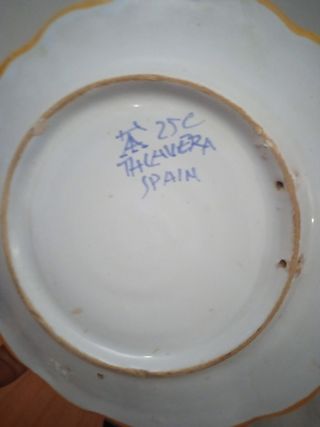 Plato de cerámica Talavera decorado