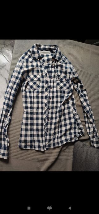 Camisa de cuadros azul y blanco